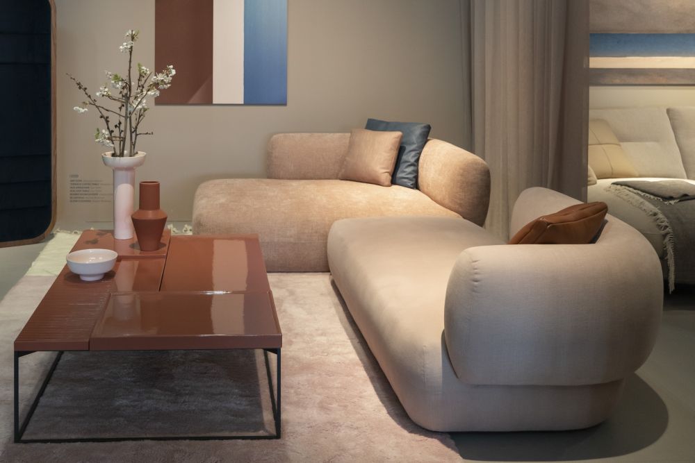 fresh pairings of sofas and coffee tables to enliven your living room 5d6a53fba070a - جفت مبل راحتی و میزه قهوه برای زنده کردن اتاق نشیمن شما