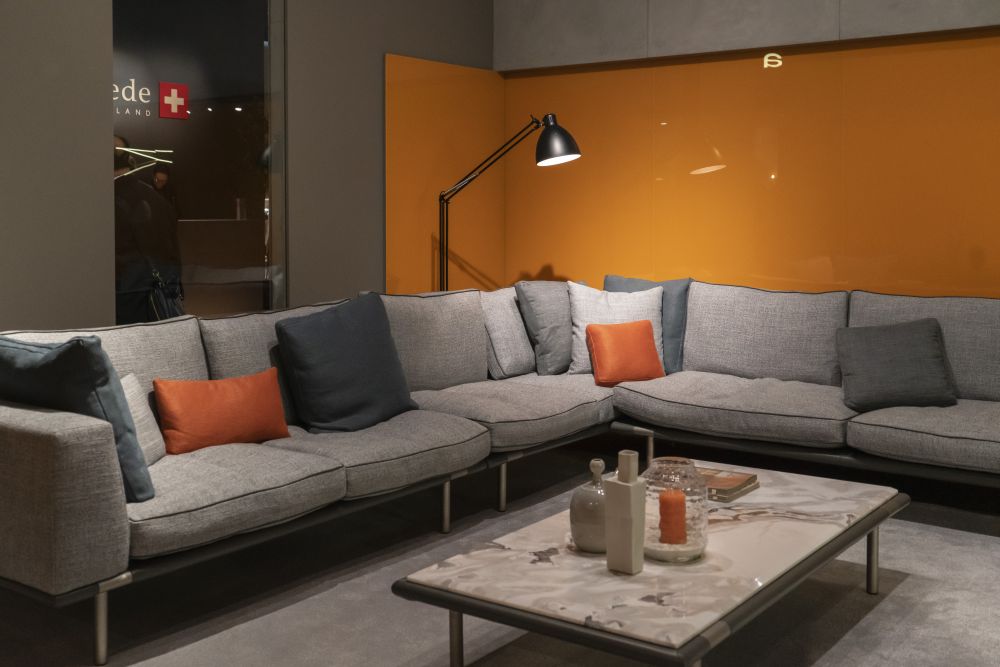 fresh pairings of sofas and coffee tables to enliven your living room 5d6a53fc5e185 - جفت مبل راحتی و میزه قهوه برای زنده کردن اتاق نشیمن شما