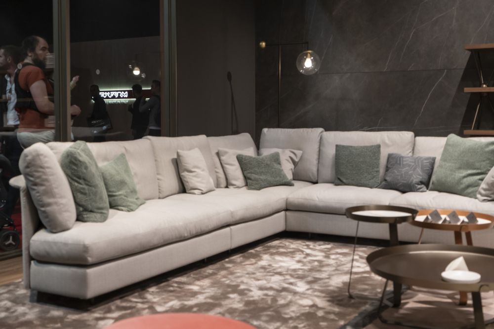 fresh pairings of sofas and coffee tables to enliven your living room 5d6a53fc9ab28 - جفت مبل راحتی و میزه قهوه برای زنده کردن اتاق نشیمن شما